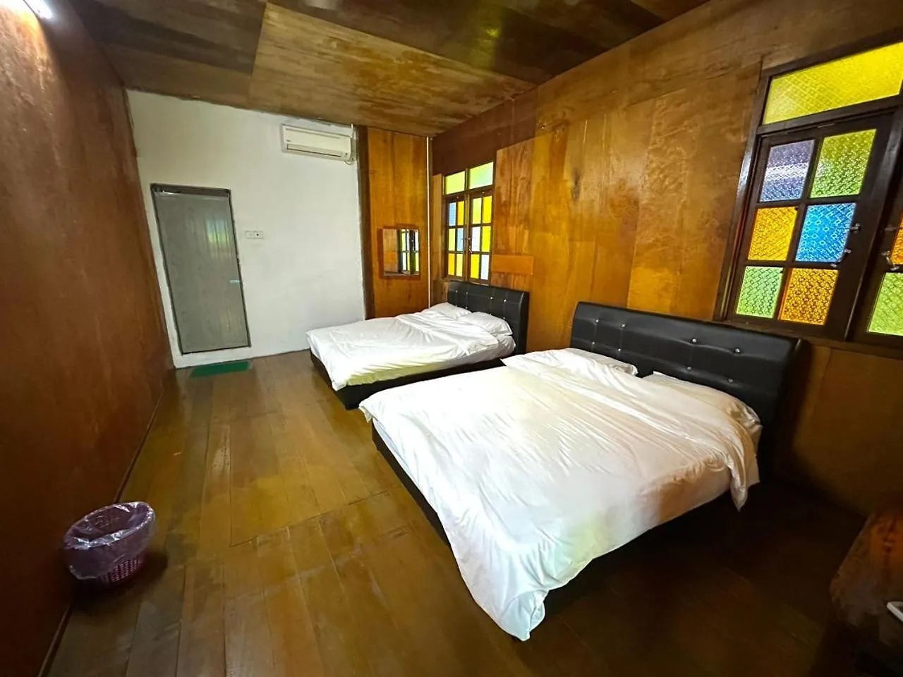 Quadruple Traditional Wooden Guesthouse Balik Pulau Pensionat