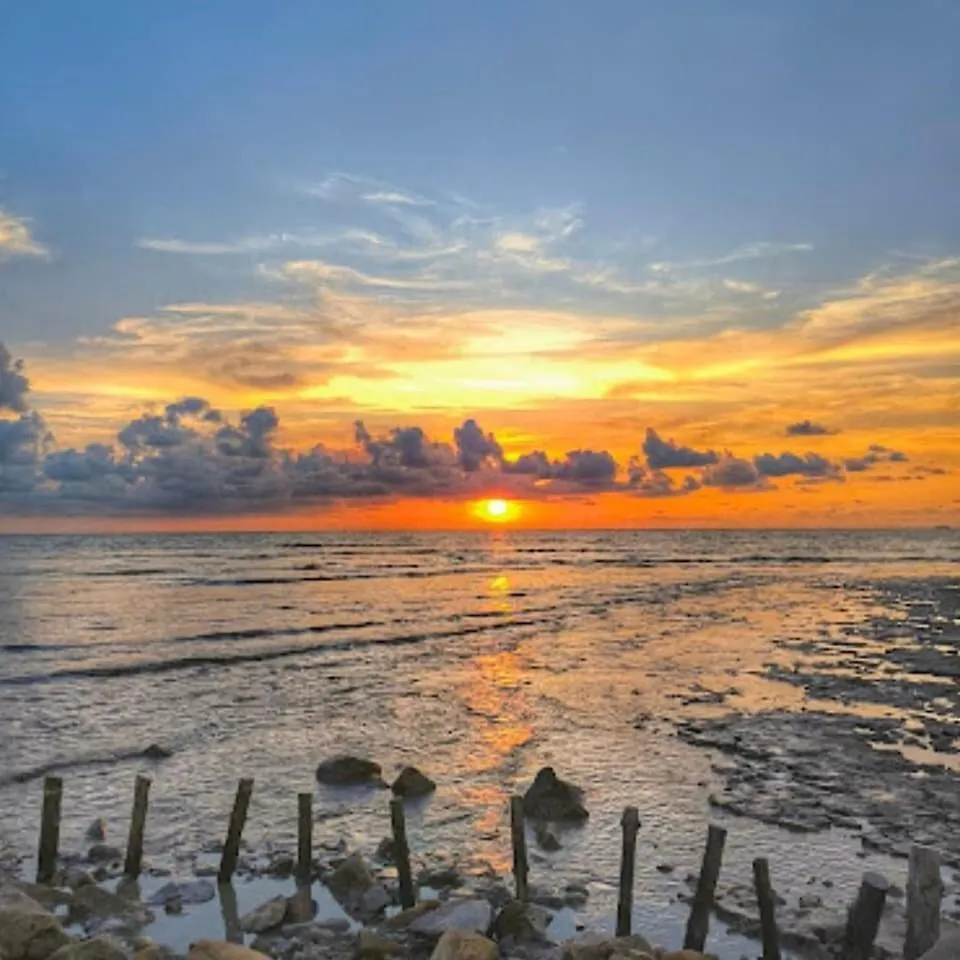 Quadruple Traditional Wooden Guesthouse Balik Pulau Pensionat
