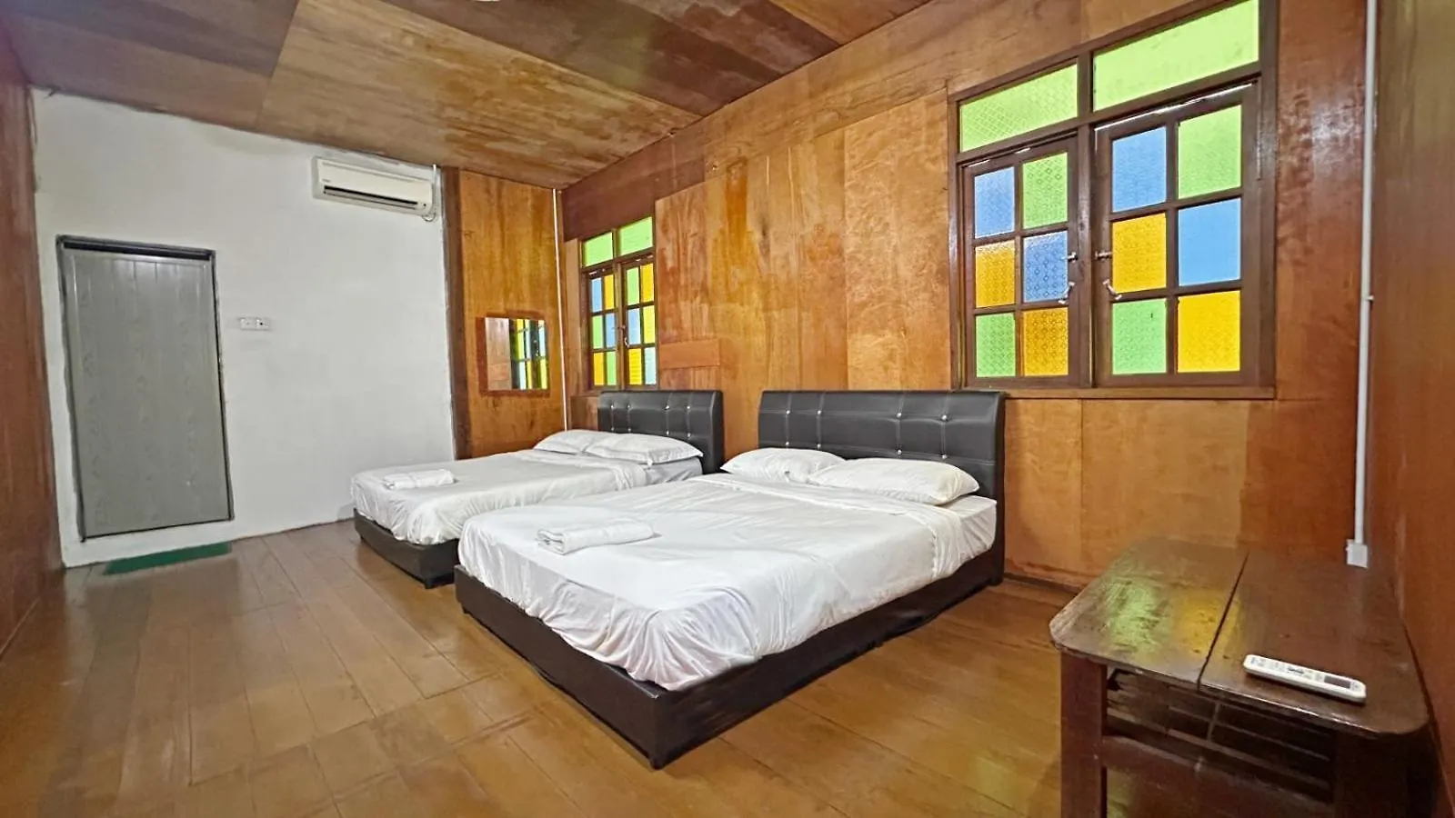 Pensionat Quadruple Traditional Wooden Guesthouse Balik Pulau Malaysia