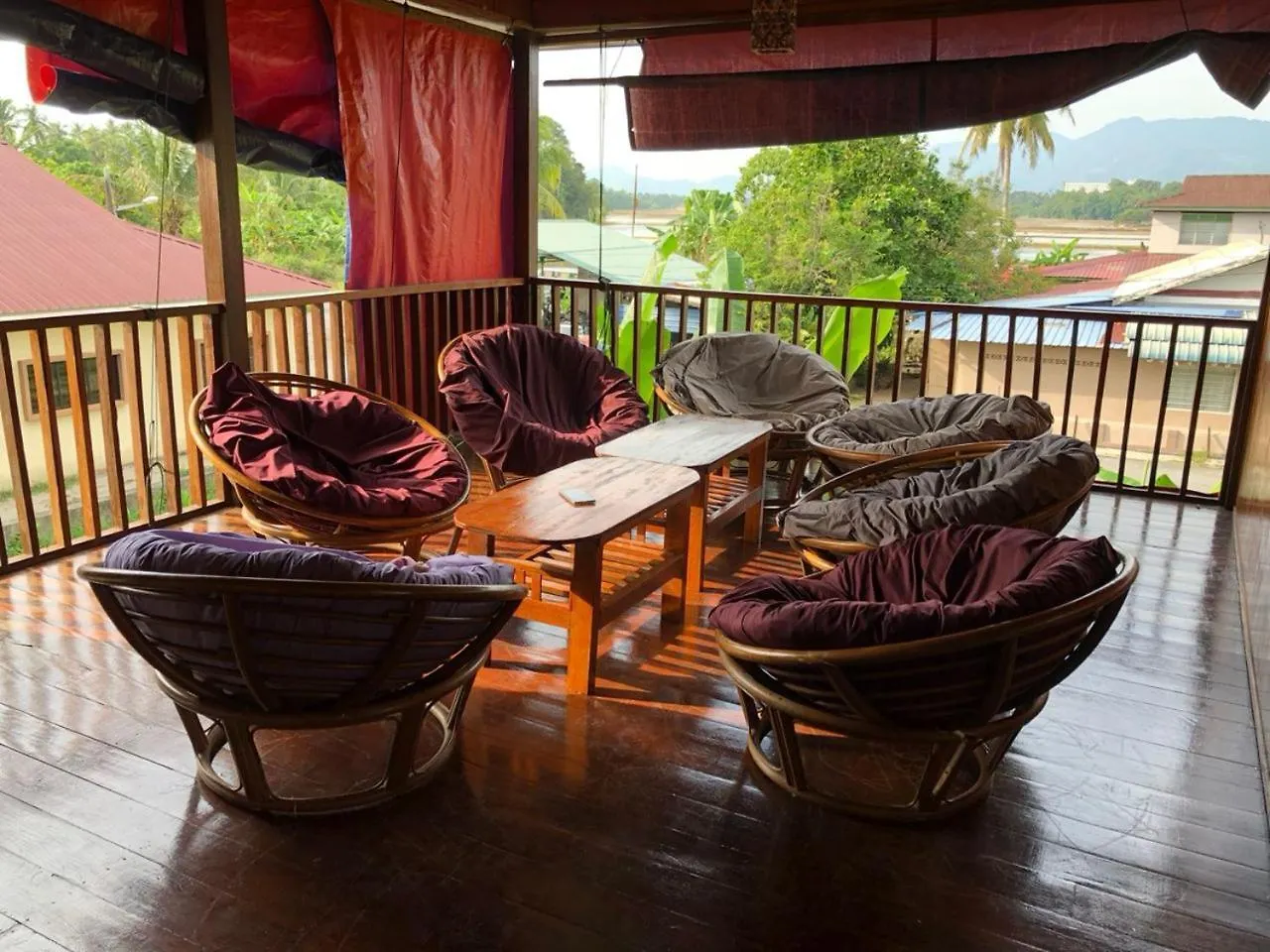 Quadruple Traditional Wooden Guesthouse 발릭플라우